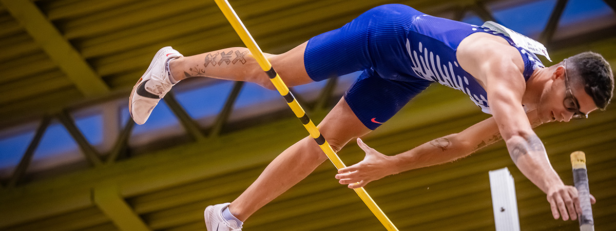 Ersu Şaşma leads international pole vault field